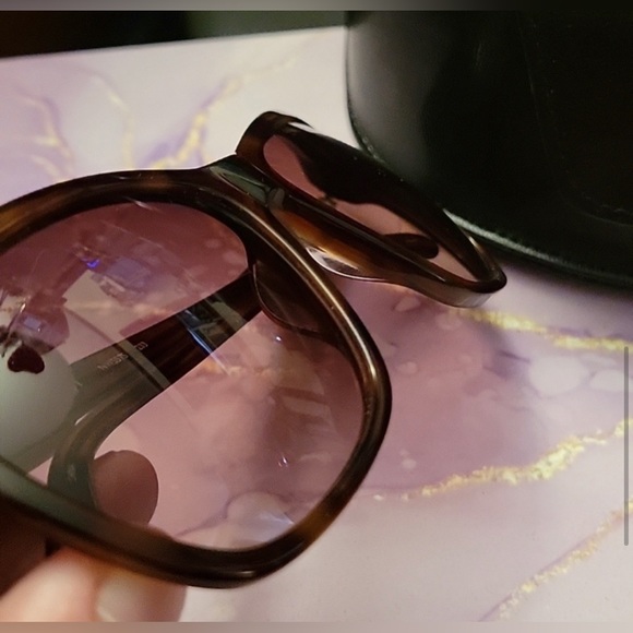 Nine West Sunglasses & Case - Picture 2 of 9